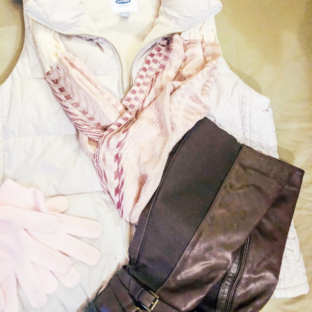 Cream Old Navy Puffer Vest